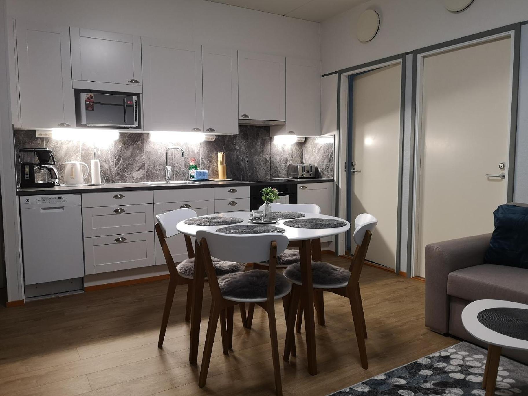 Апартаменты Marivas, 2 Bedroom Apt, Free Parking & Wifi